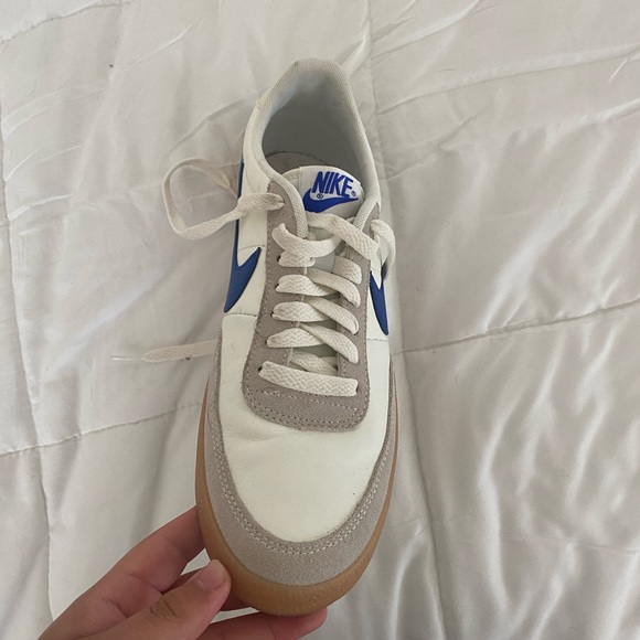 Nike shoes size is 8.5 barely worn in great condition - Picture 4 of 7